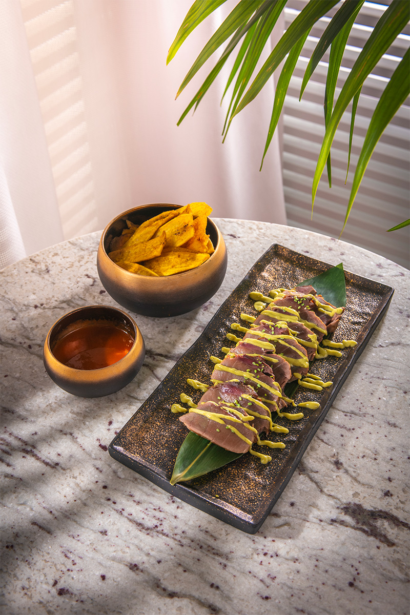 Tataki de atún de Almadraba con jalapeño rojo